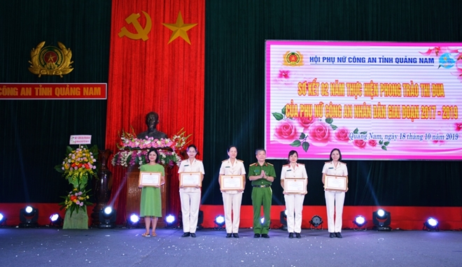Thực hiện phong trào thi đua trong phụ nữ CA tỉnh Quảng Nam