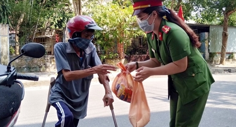 Ý nghĩa chương trình cây “ATM gạo” đầu tiên tại Quảng Nam