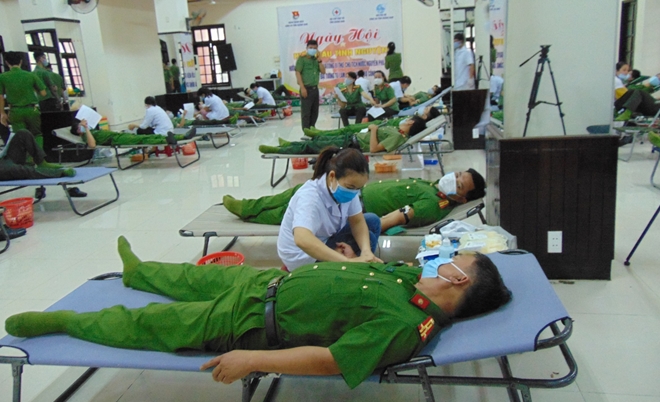 Sôi nổi Ngày hội hiến máu tình nguyện tại Công an Quảng Nam - Ảnh minh hoạ 8