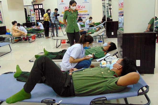 Sôi nổi Ngày hội hiến máu tình nguyện tại Công an Quảng Nam - Ảnh minh hoạ 2