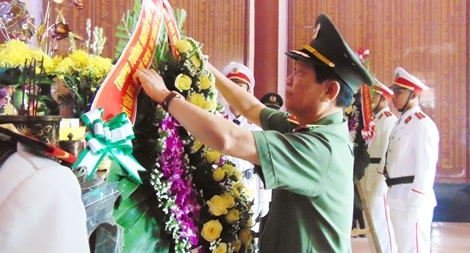 Thứ trưởng Nguyễn Văn Sơn dâng hoa, dâng hương tại Khu di tích An ninh khu V