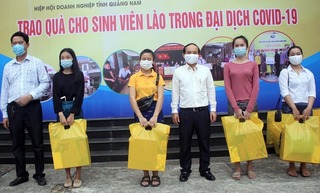 Hỗ trợ sinh viên Lào vượt khó trong mùa dịch COVID-19