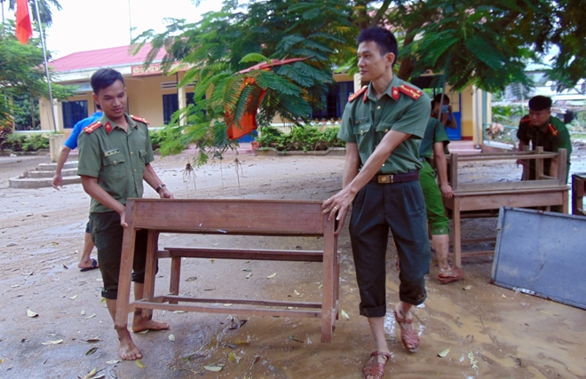 Tuổi trẻ Công an tham gia khắc phục hậu quả mưa lũ - Ảnh minh hoạ 4