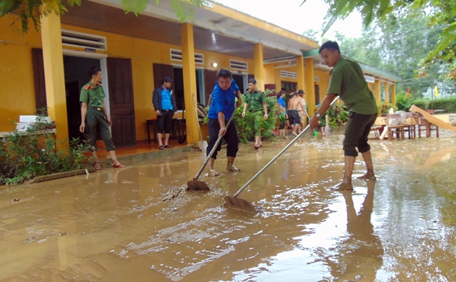 Tuổi trẻ Công an tham gia khắc phục hậu quả mưa lũ - Ảnh minh hoạ 6