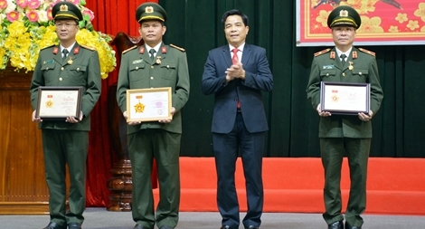Khen thưởng nhiều tập thể, cá nhân thuộc Công an tỉnh Quảng Nam