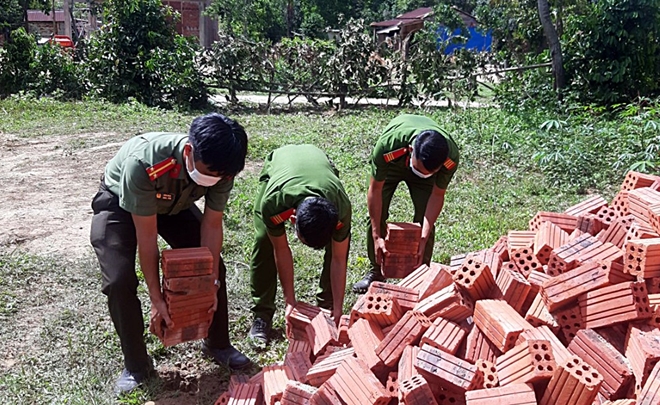 Tuổi trẻ Công an tham gia hỗ trợ xây dựng 3 căn nhà nhân ái