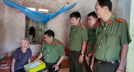 Học viện An ninh nhân dân tri ân các Mẹ Việt Nam anh hùng