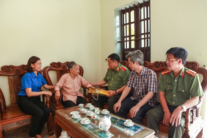 Học viện An ninh nhân dân tri ân các Mẹ Việt Nam anh hùng - Ảnh minh hoạ 3
