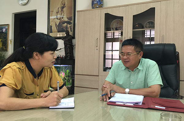 Thiếu tướng Hồ Sỹ Tiến, Cục trưởng Cục CSHS trao đổi với phóng viên Báo CAND.