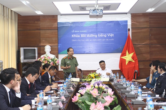 Khai giảng khóa tiếng Việt cho học viên an ninh, cảnh sát các nước