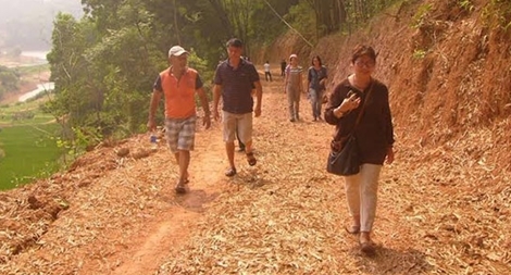 Những nhà báo với con đường “xóa mù” ở ốc đảo Đồng Mậm