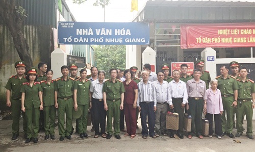 Học viện CSND dâng hương tại Nghĩa trang Mai Dịch - Ảnh minh hoạ 5