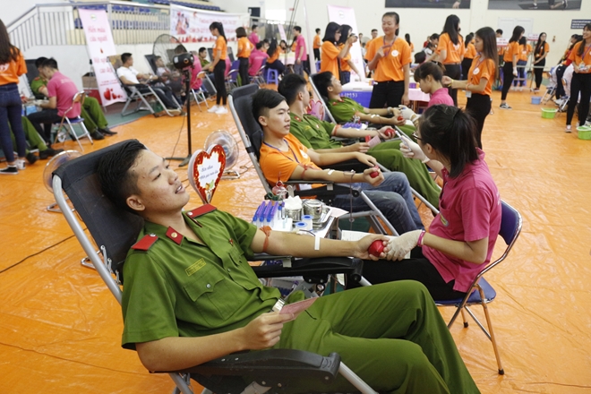 Hơn 2.000 người hiến máu vì người bệnh sốt xuất huyết