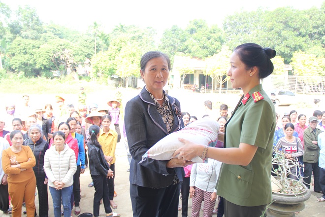 Sẻ chia khó khăn với nhân dân vùng lũ Thanh Hóa - Ảnh minh hoạ 6