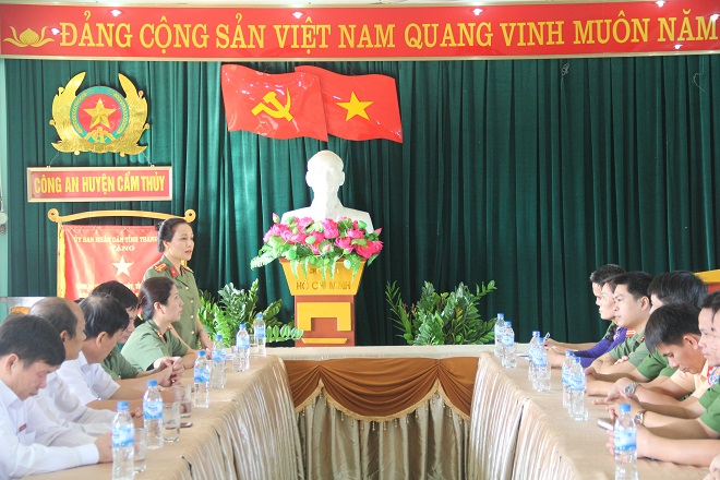 Sẻ chia khó khăn với nhân dân vùng lũ Thanh Hóa