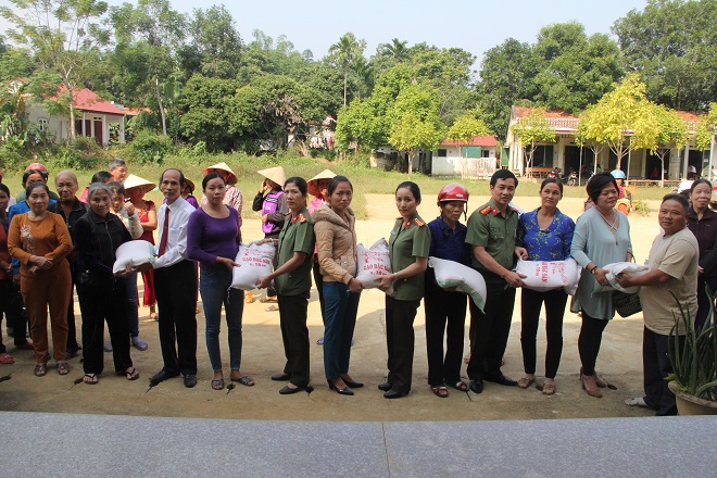 Sẻ chia khó khăn với nhân dân vùng lũ Thanh Hóa - Ảnh minh hoạ 10