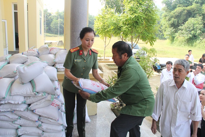 Sẻ chia khó khăn với nhân dân vùng lũ Thanh Hóa - Ảnh minh hoạ 5