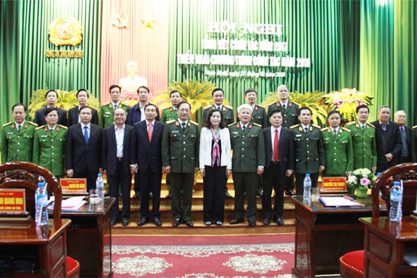 Thứ trưởng Nguyễn Văn Thành trao Cờ thi đua xuất sắc tặng Công an tỉnh Ninh Bình - Ảnh minh hoạ 4