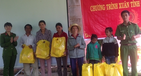 Công an huyện Krông Nô (Đắk Nông) hoạt động thiện nguyện vùng sâu, vùng xa