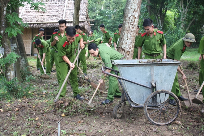 Khi sinh viên cảnh sát “học và hành” như người lính chuyên nghiệp - Ảnh minh hoạ 2