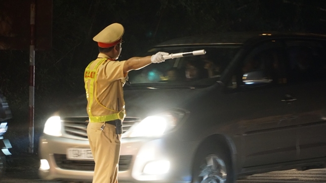 Cảnh sát giao thông bám đường giữa đêm bảo vệ lễ hội Đền Hùng - Ảnh minh hoạ 8