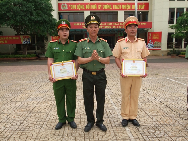 Hai cán bộ Công an Đắk Lắk được Bộ Công an khen thưởng