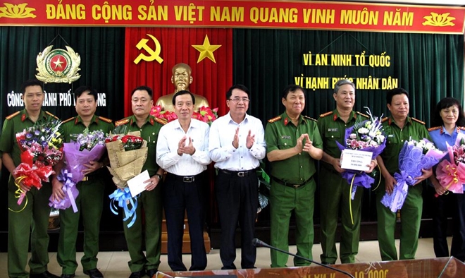 Khen thưởng Ban chuyên án bắt hung thủ sát hại, đốt xác nữ chủ quán ở Hải Phòng