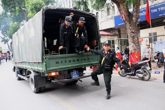 Công an Hà Nội triển khai lực lượng bảo vệ trận đấu Việt Nam-Campuchia - Ảnh minh hoạ 2