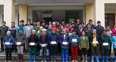 200 suất quà Tết đến với người nghèo miền núi tỉnh Bắc Kạn