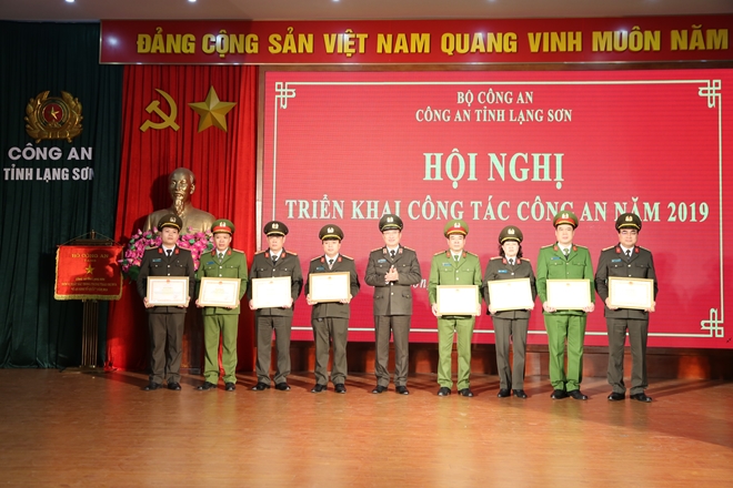 Công an tỉnh Lạng Sơn tổ chức hội nghị triển khai công tác 2019 - Ảnh minh hoạ 3