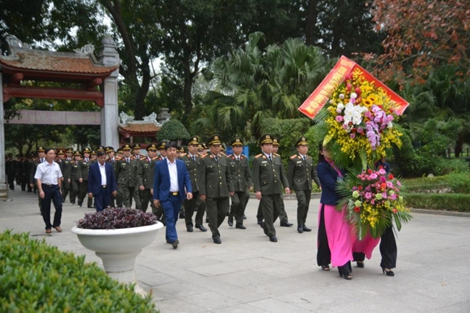 Học viện Chính trị CAND dâng hương tại Khu di tích Kim Liên