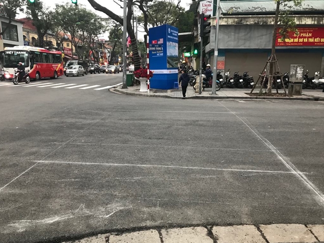 Bên phần đường Quang Trung cũng đã có những vạch đánh dấu cho việc sơn mới.