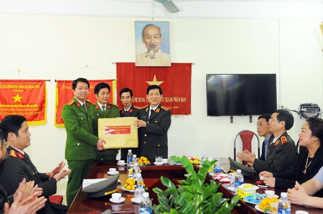 Thứ trưởng Nguyễn Văn Sơn làm việc với Đồn Biên phòng ở Cao Bằng - Ảnh minh hoạ 10