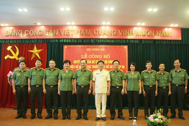 Thiếu tướng Tô Văn Huệ đảm nhiệm chức vụ Cục trưởng Cục Hồ sơ Nghiệp vụ - Ảnh minh hoạ 3