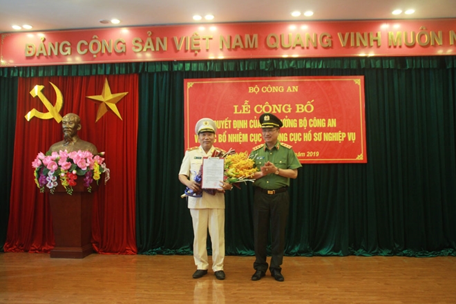 Thiếu tướng Tô Văn Huệ đảm nhiệm chức vụ Cục trưởng Cục Hồ sơ Nghiệp vụ - Ảnh minh hoạ 2