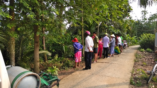 Phát hiện thi thể người đàn ông dưới lòng kênh