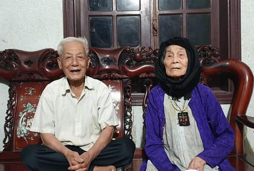 Vợ chồng cụ Thuần và cụ Huệ đều đã hơn 100 tuổi.