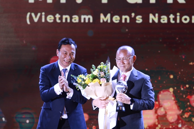 Lần đầu AFF Awards được tổ chức tại Việt Nam và nước chủ nhà cũng 