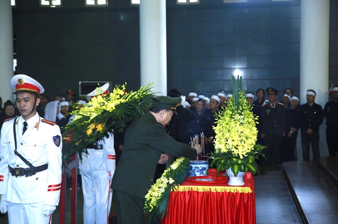 Lãnh đạo Bộ Công an viếng 3 liệt sỹ CAND hy sinh tại Đồng Tâm - Ảnh minh hoạ 6