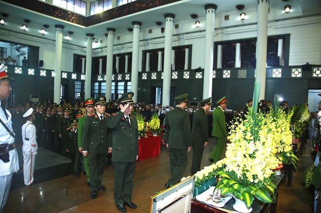 Lãnh đạo Bộ Công an viếng 3 liệt sỹ CAND hy sinh tại Đồng Tâm - Ảnh minh hoạ 8