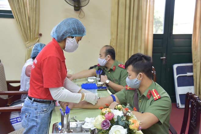 Công an tỉnh Phú Thọ tổ chức hiến máu tình nguyện - Ảnh minh hoạ 4