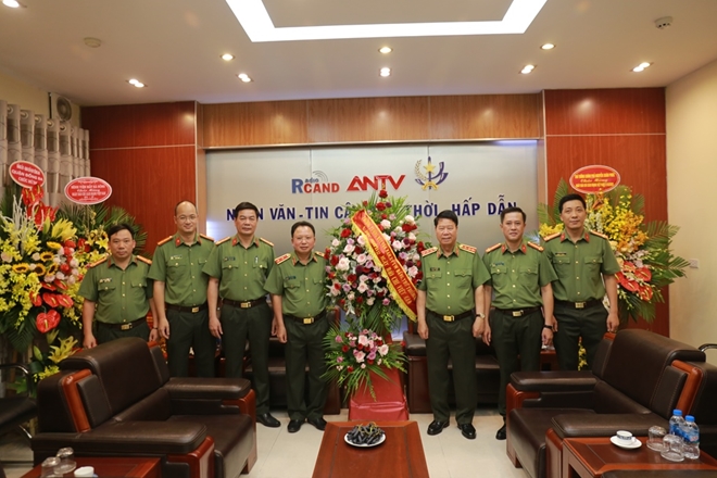 Thứ trưởng Bùi Văn Nam chúc mừng Cục Truyền thông CAND nhân 95 năm ngày Báo chí Cách mạng Việt Nam