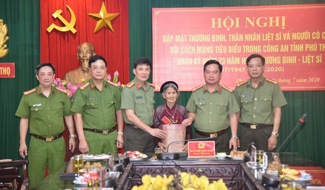 Công an tỉnh Phú Thọ gặp mặt thương binh, thân nhân liệt sỹ