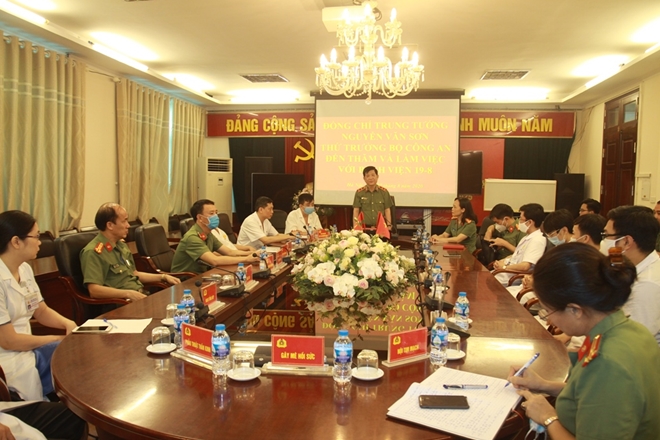 Thứ trưởng Nguyễn Văn Sơn biểu dương các bác sĩ Khoa Nội tim mạch BV 19-8 - Ảnh minh hoạ 2