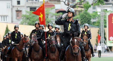 Cảnh sát cơ động Kỵ binh oai nghiêm và đa dụng
