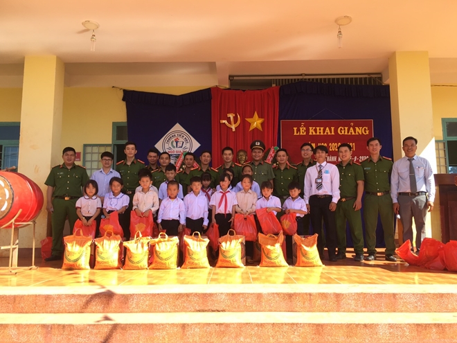 Công an Đắk Nông tổ chức chương trình thiện nguyện tại các trường học vùng sâu - Ảnh minh hoạ 4