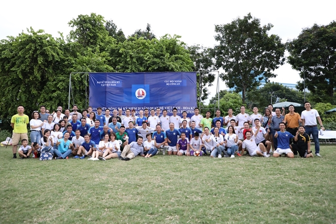 Giao hữu bóng đá kỷ niệm 25 năm thiết lập quan hệ Việt Nam - Mỹ - Ảnh minh hoạ 7