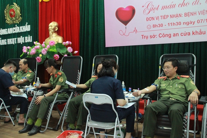 Công an cửa khẩu Nội Bài hiến máu nhân đạo đợt 2 - Ảnh minh hoạ 3