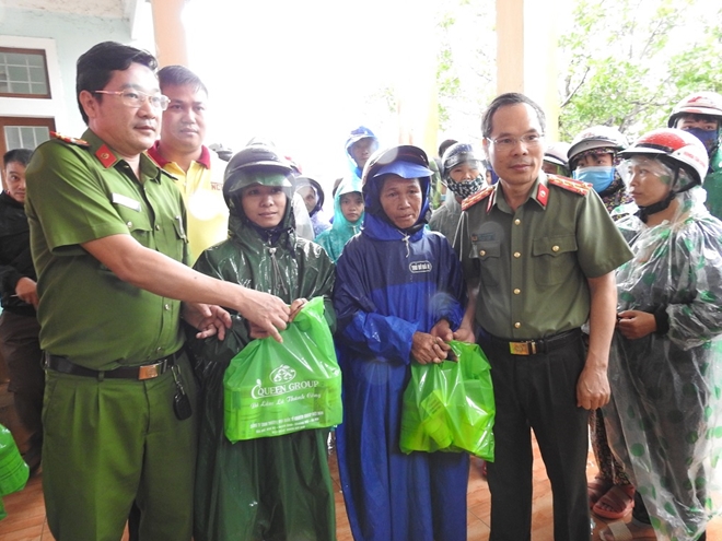 Báo CAND và Công ty NCT3 trao hỗ trợ người dân Quảng Trị bị lũ lụt - Ảnh minh hoạ 3