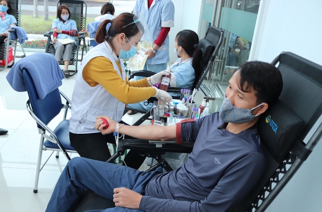 Thanh niên Cục Công nghiệp An ninh hăng hái tham gia hiến máu tình nguyện - Ảnh minh hoạ 2